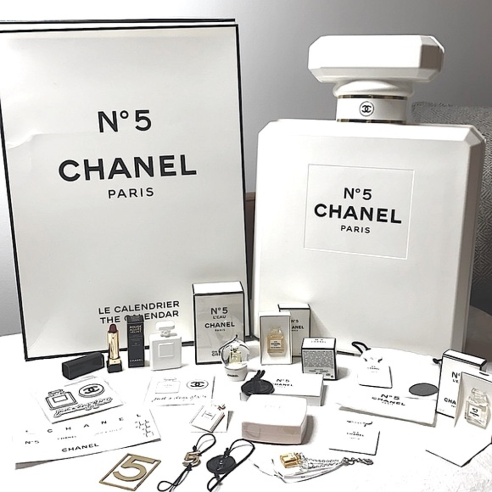 CHANEL 2021 ADVENT CALENDAR | 25 Collectable Chanel items & CHANEL BOX INCLUDED
